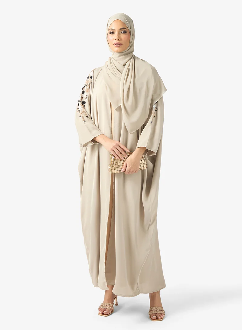 خزانة عباية وشيلة بطبعة زهور