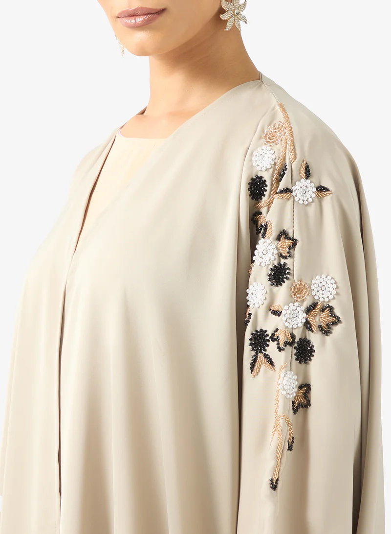 خزانة عباية وشيلة بطبعة زهور