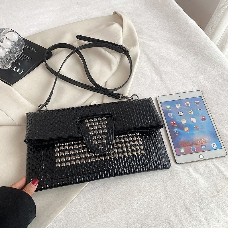 Internet Celebrity Wrist Bag New 2022 Fashion Rivet Personalized Folding Bag Ins Retro Shoulder Envelope Bag For Women - Image 5