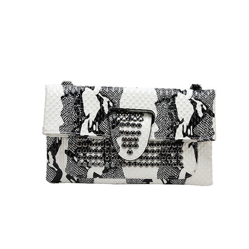 Internet Celebrity Wrist Bag New 2022 Fashion Rivet Personalized Folding Bag Ins Retro Shoulder Envelope Bag For Women - Image 1