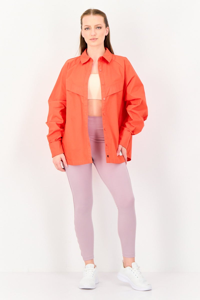 Nike بلوزة رياضية نسائية بأكمام طويلة مناسبة في الهواء الطلق، حمراء - Image 4