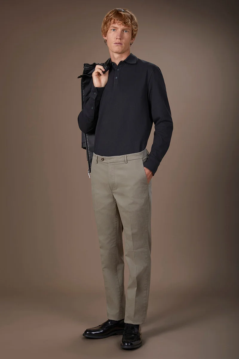 Classic men's chinos in regular fit with stretch twill construction - Beige