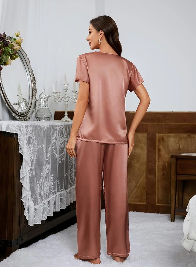 تايك تو طقم بيجاما من بنطال وبلوزة سادة ساتان بأكمام قصيرة