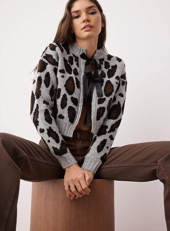 trendyol Light Gray Leopard Print Crop Soft Textured Knitwear Cardigan - Image 1