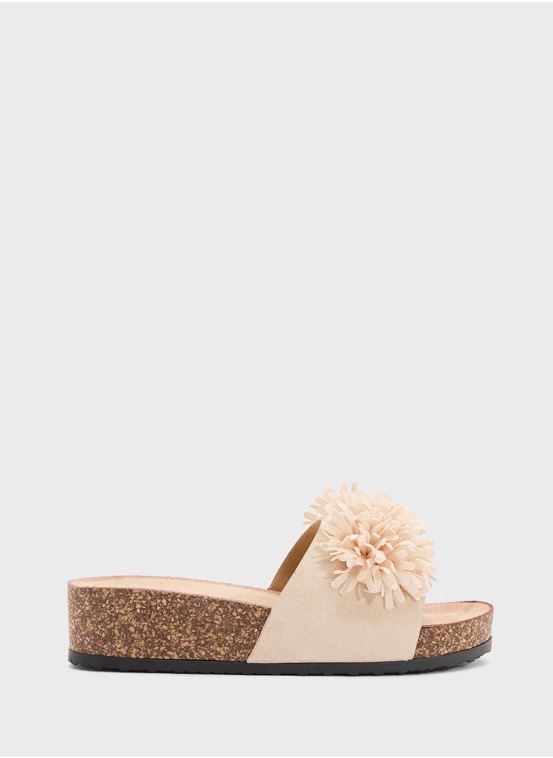جينجر Oversized Floral  Flat Sandal