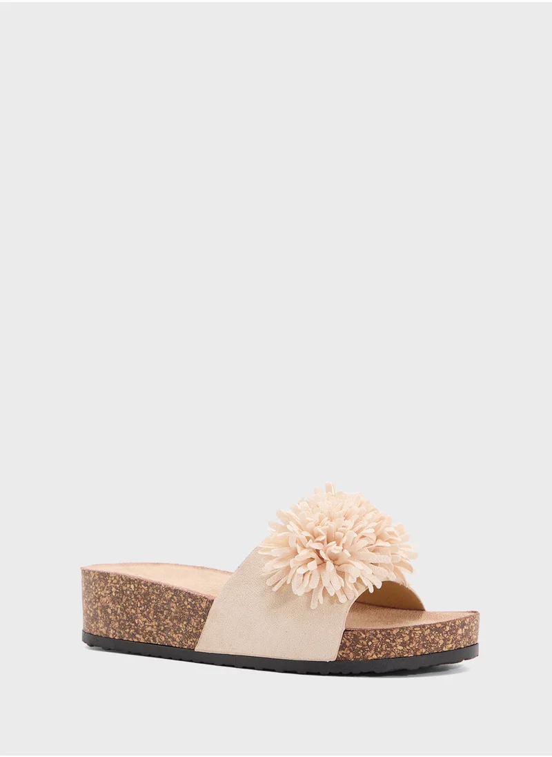 جينجر Oversized Floral  Flat Sandal
