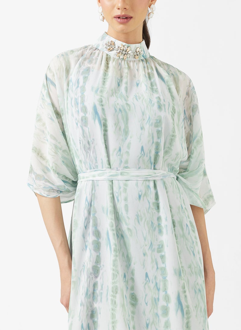 Khizana Kaftan With Embellished Neck - Image 3