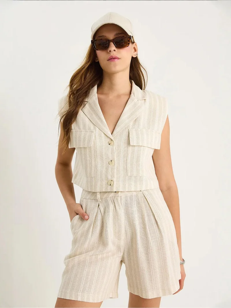 بيانكو لوتشي طقم قطعتين مخطط برقبة على شكل  بدون أكمام بأزرار من لوتشي