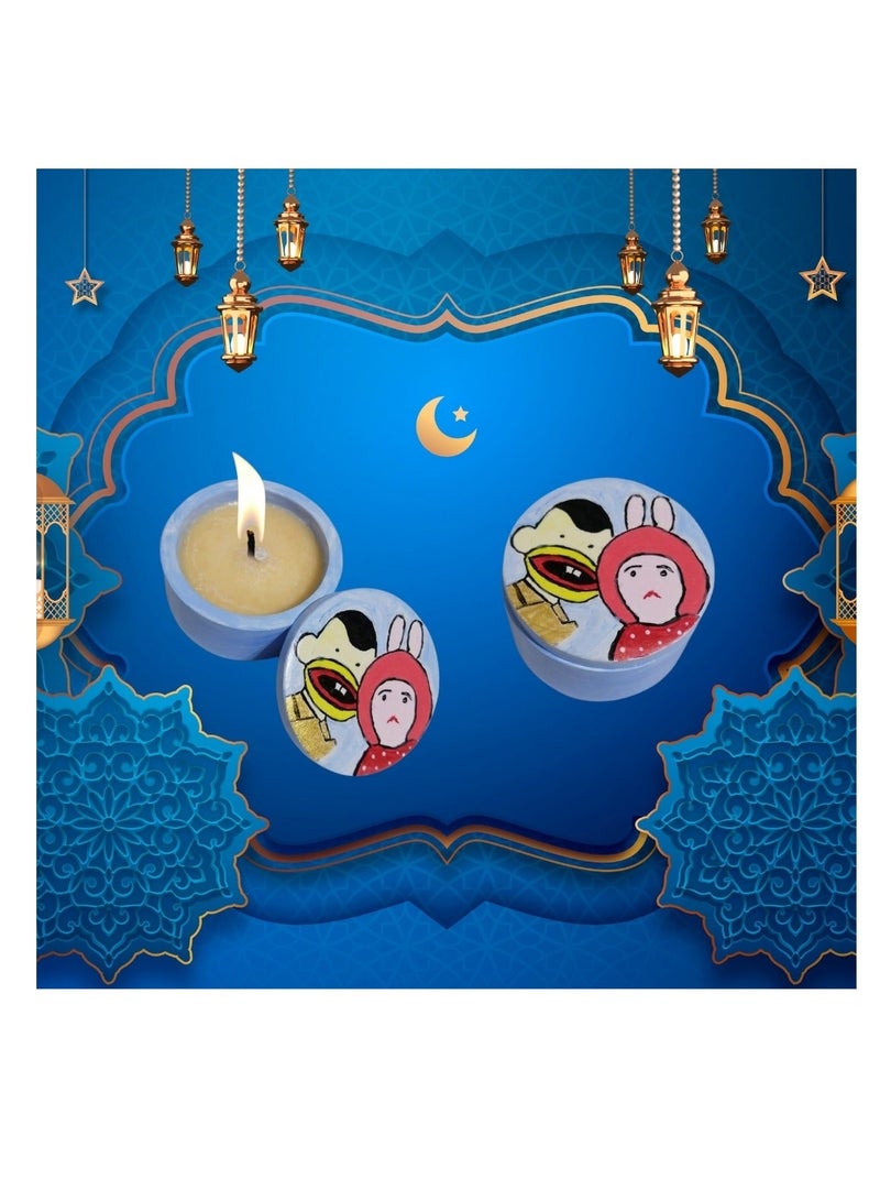 شمعة طبيعية من شمع النخيل والصويا برائحة قمر الدين - مزيج المشمش والفانيليا وجوز الهند - في علبة كونكريت بشكل بوجي وطمطم - أجواء رمضانية دافئة - 35 جم - Image 3