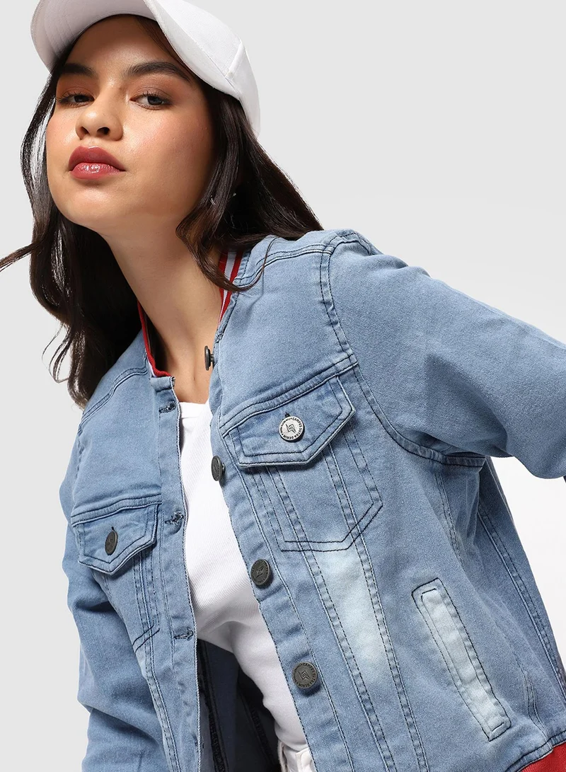 كامبوس سوترا جاكيت نسائي بياقة بيسبول مخططة وأكمام مضلعة بأزرار وحافة مستقيمة، مقاس عادي للاستخدام اليومي والشارع، أزرق فاتح