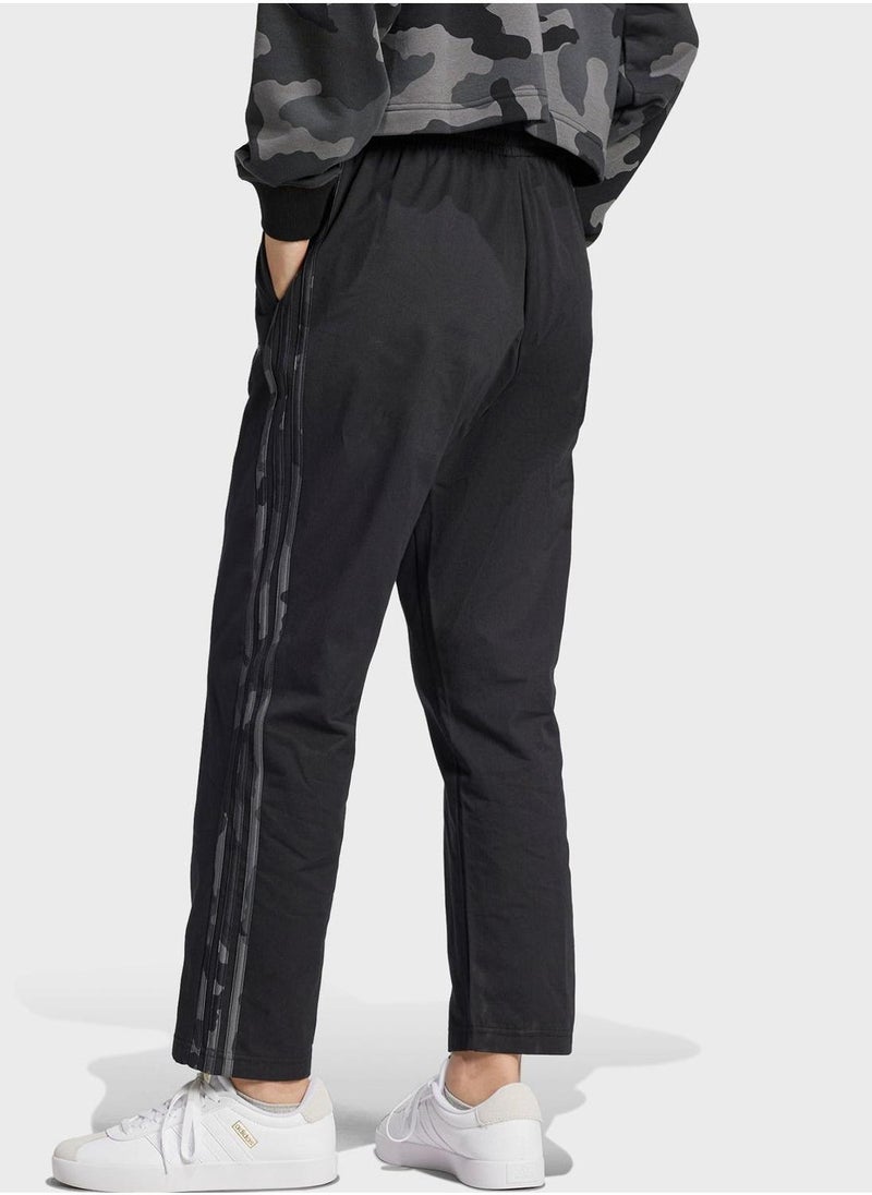 اديداس سروال أساسي بطبعة مموهة بثلاث خطوط من التويل - Image 2