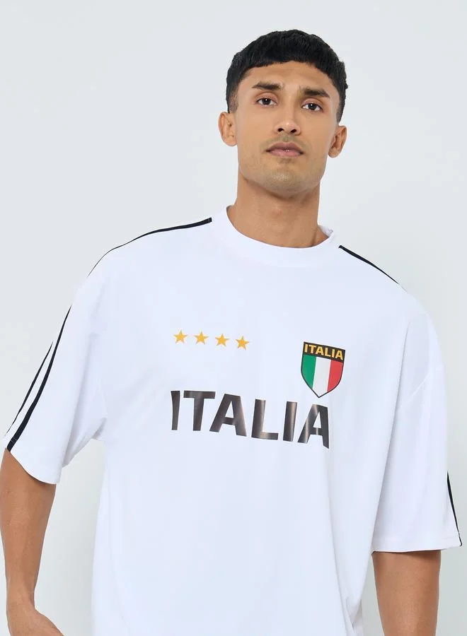 ستايلي تيشيرت بقصة بوكسي وطبعة فارسيتي