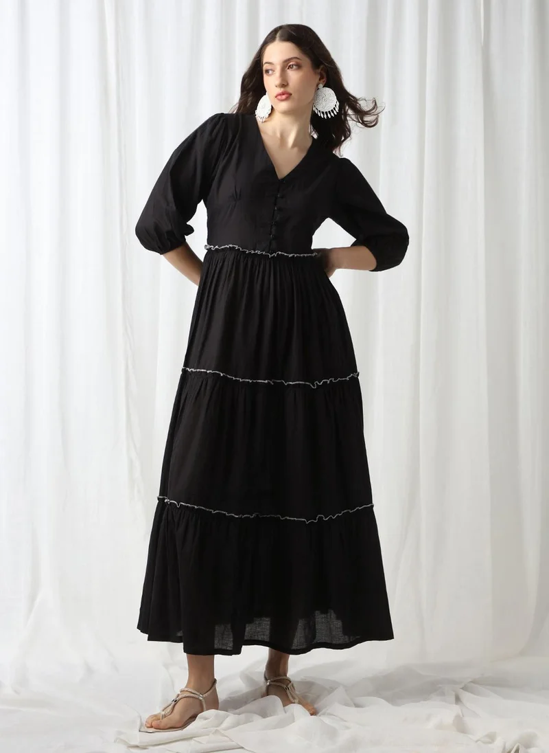 جلو باص Globus Women Black V-Neck Puff Sleeves Solid Smocked Gathered Tiered Fit & Flare Maxi Dress