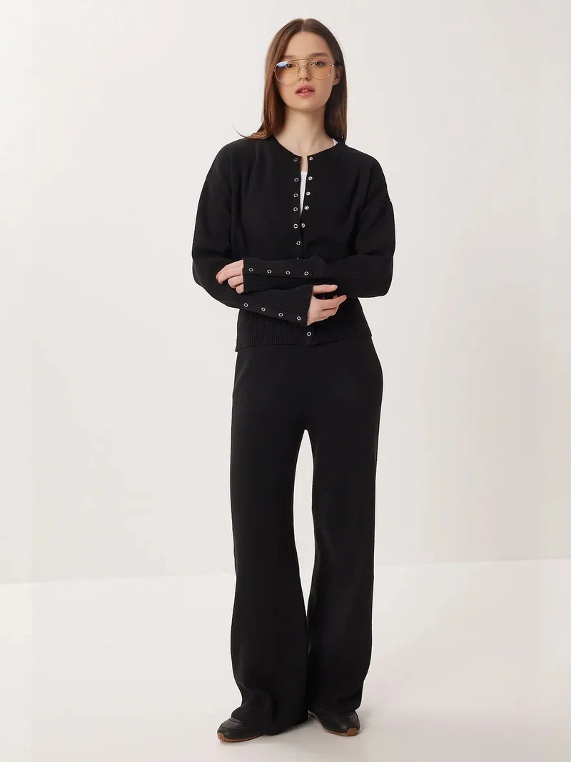 السعادة في إسطنبول ISTANBUL Ribbed Knit Co-Ord Set with Button Closure