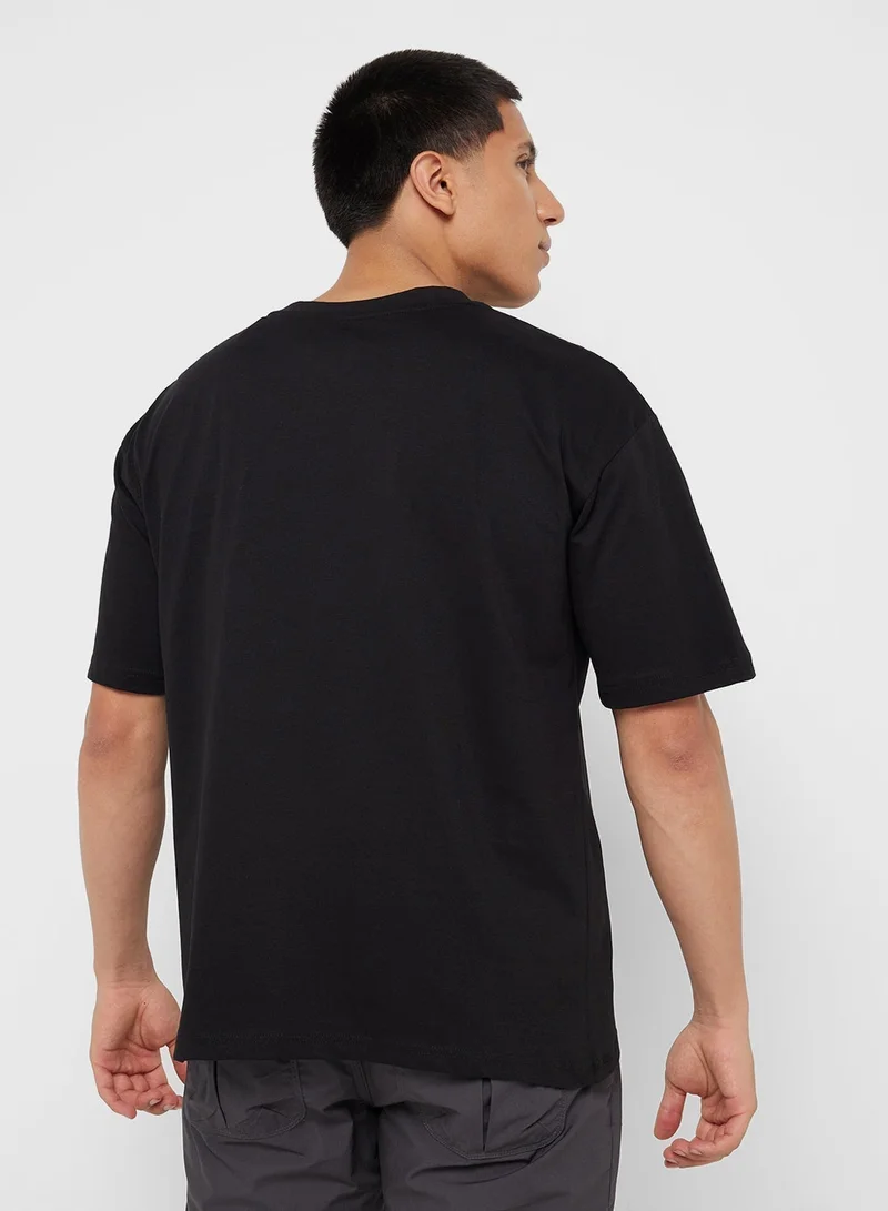 سفنتي فايف تيشيرت بطباعة جرافيك مقاس كبير