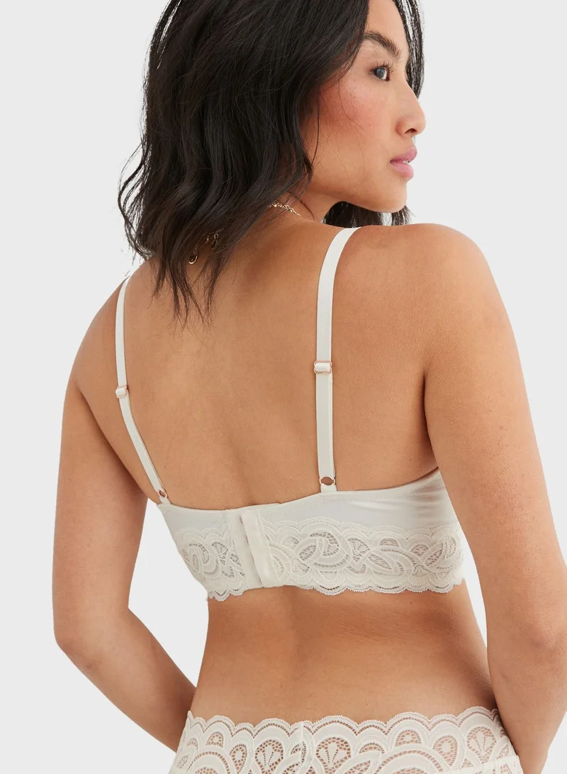 آري من امريكان ايجل Lace Detail Plunge  Bra