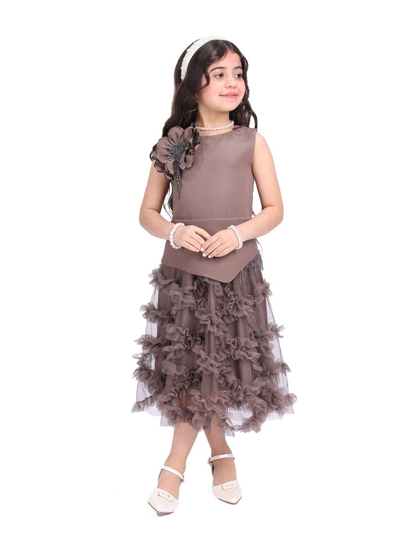 Modern Design A sophisticated childrens dress suitable for all occasions with a luxurious design that combines elegance and comfort Don't miss the opportunity to add a touch of luxury to your child's occasions with this long dress that is suitable for all occasions - Image 1