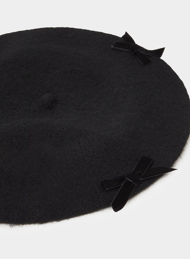 Styli Black Sloid Velvet Bow Detail Beret - Image 3