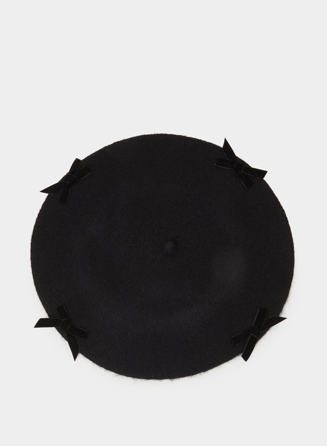 Styli Black Sloid Velvet Bow Detail Beret - Image 1