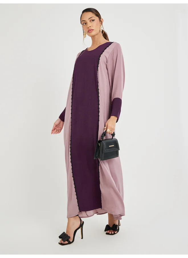 أميرة Amirah Color Block V Neck Jalabiya with Lace Trim
