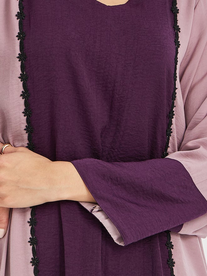 Styli Amirah Color Block V Neck Jalabiya with Lace Trim  - Image 3