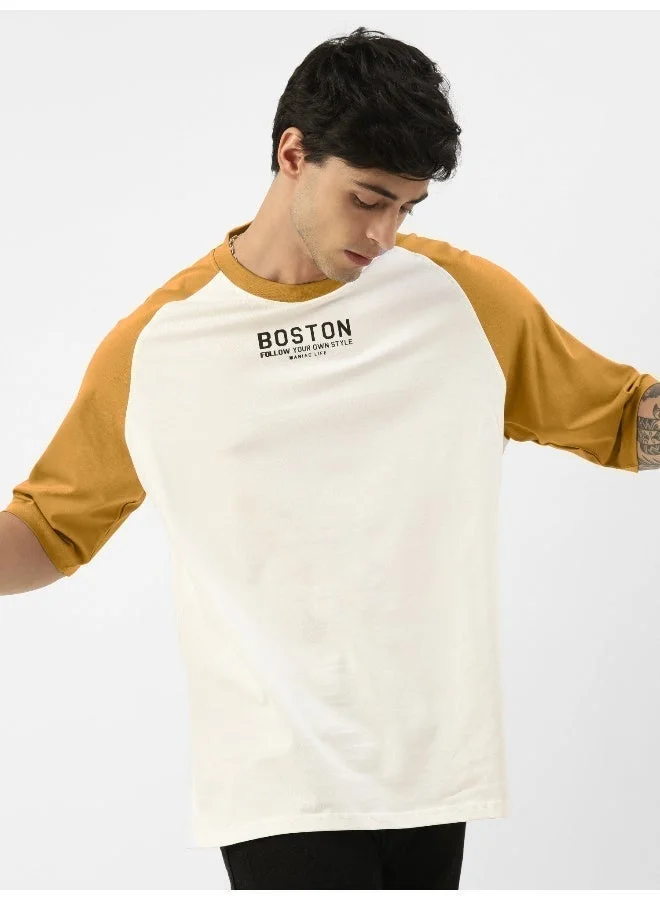 مانياك تيشيرت رجالي قطن أوفرديزد بطباعة ورقبة دائرية وأكمام 3/4 باللونين الأبيض والخردلي