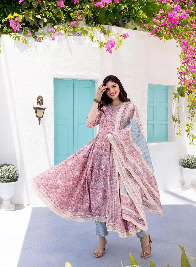 آي شين ISHIN Printed V-Neck Kurta with Trousers and Dupatta Set