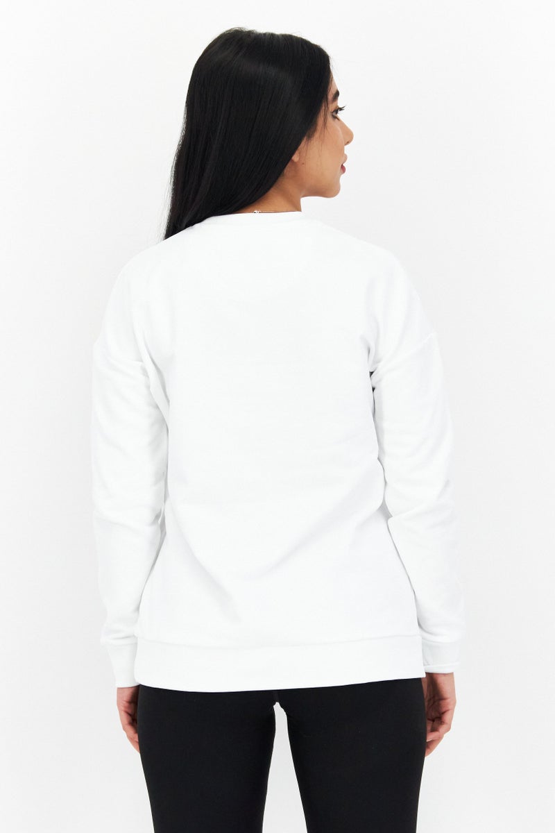 Lyle & Scott سويت شيرت نسائي بحجم كبير بياقة دائرية بشعار العلامة التجارية، أبيض - Image 3