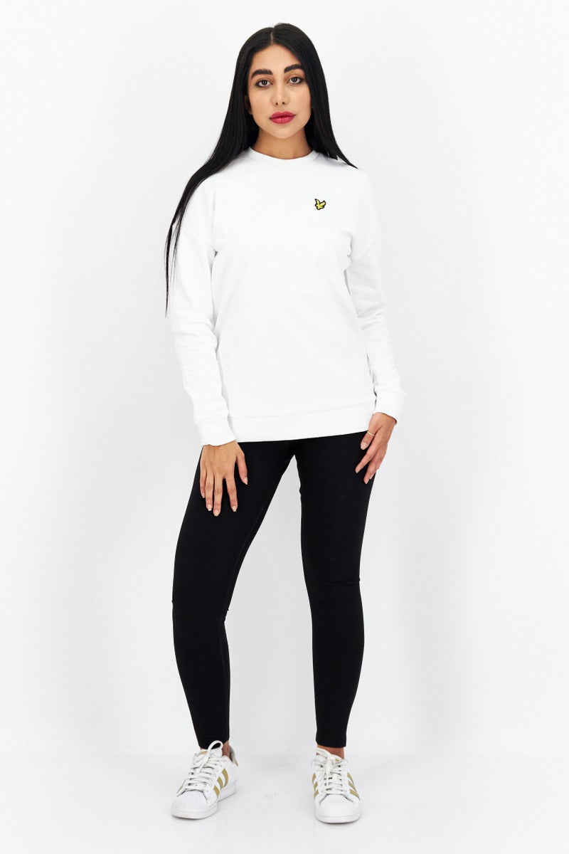 Lyle & Scott سويت شيرت نسائي بحجم كبير بياقة دائرية بشعار العلامة التجارية، أبيض - Image 4