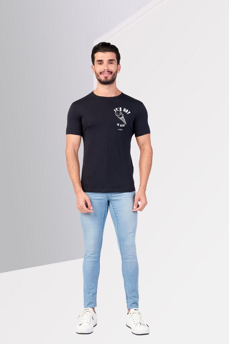 armani تي شيرت بأكمام قصيرة من أ/إكس أرماني إكستشينج للرجال بتصميم جرافيكي، أزرق داكن - Image 2
