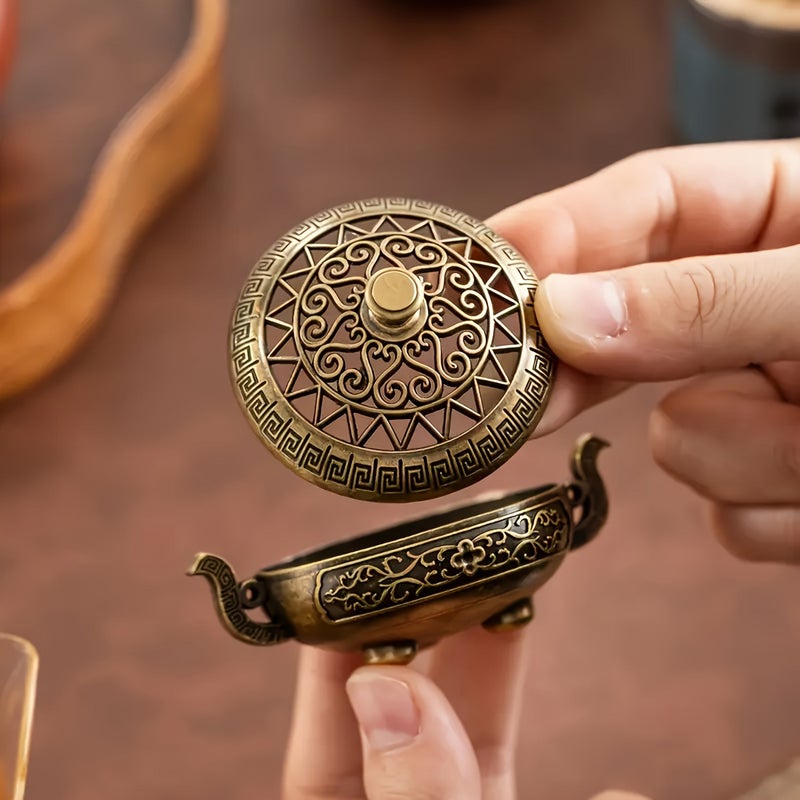 حامل بخور معدني من البرونز بتصميم مزخرف بثلاث كرات ذهبية، مثالي لليوغا والتأمل وديكور غرفة النوم، ومناسب كهدايا في المناسبات. لا يحتاج إلى كهرباء. الكمية: قطعة واحدة. - Image 5