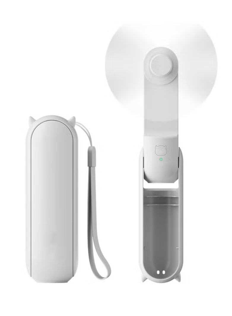 أنيوي قابلة للطي بالكامل لإخفاء الشفرات، مما يجعلها صغيرة ومدمجة بما يكفي لوضعها في أي جيب تقريبًا. تتحول إلى مروحة يدوية عند طيها بزاوية 180 درجة، ومروحة مكتبية عند طيها بزاوية 270 درجة. الشفرات مصنوعة من مواد ناعمة ولن تؤذي الأطفال. تتوقف عن الدوران فورًا عند اصطدام الشفرات بأي شيء. - Image 2