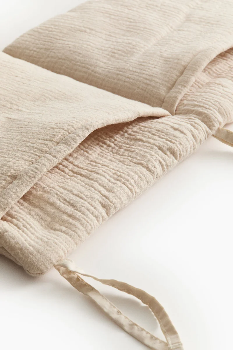 H&M Wall-hanging muslin storage