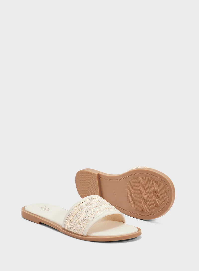 ايلا صندل مسطح من الرافييا