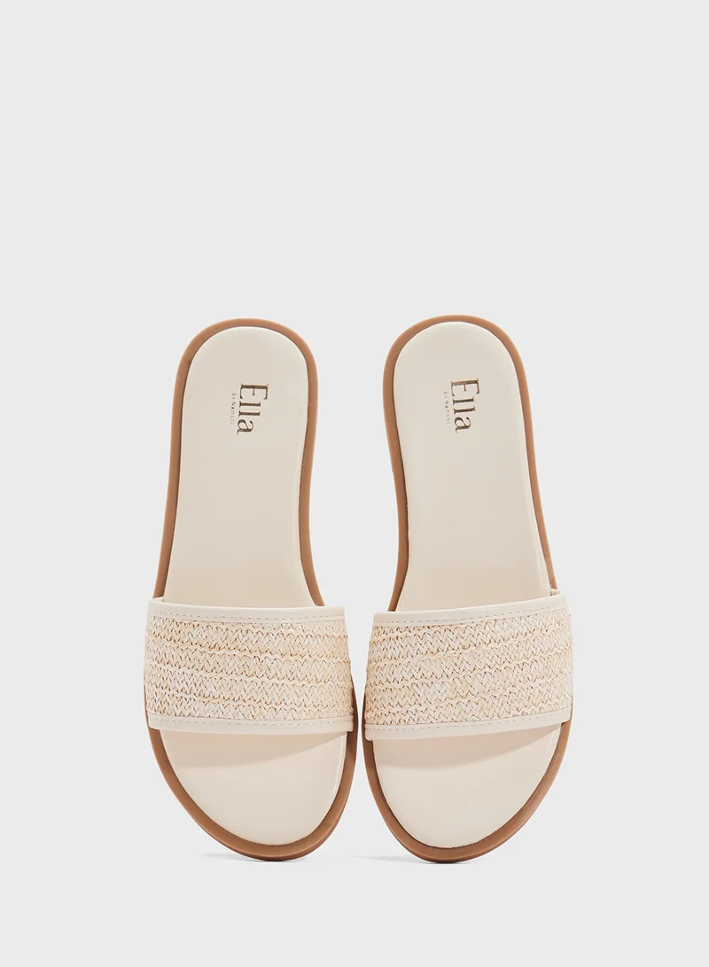 ايلا صندل مسطح من الرافييا