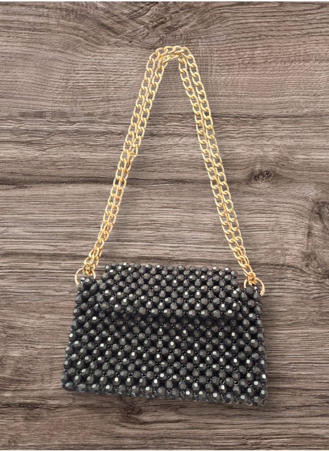 Crossbody bag for women, handmade from luxurious beads, suitable for parties, outings and multiple uses, internal space sufficient for up to 3 mobile phones, available in distinctive colors (black - red - beige - multiple colors)