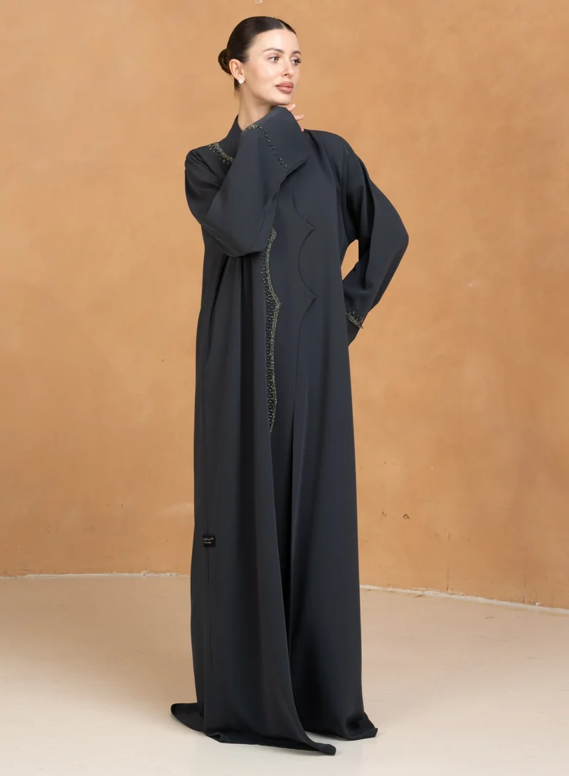 ميم باي ماريا عباية مفتوحة من الأمام