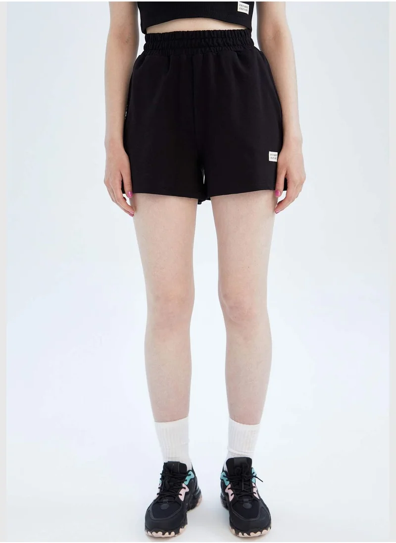 ديفاكتو Text Printed Basic Shorts