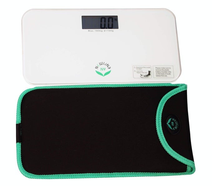 WHITE MINI BATHROOM SCALE WITH TRAVEL PROTECTION CASE SBB0722MWH NYMSS101BG