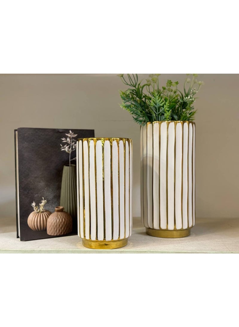 Imported porcelain vase, 22 cm