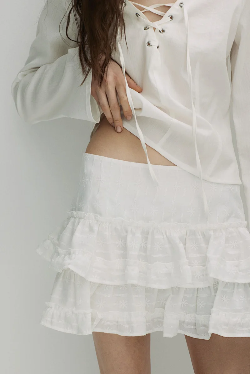 اتش اند ام تنورة مزخرفة بطبقات