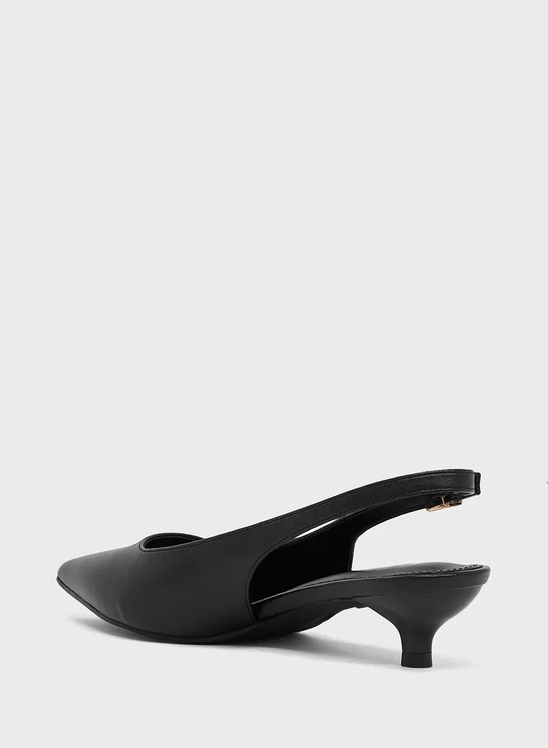 ايلا حذاء بكعب منخفض بحزام خلفي