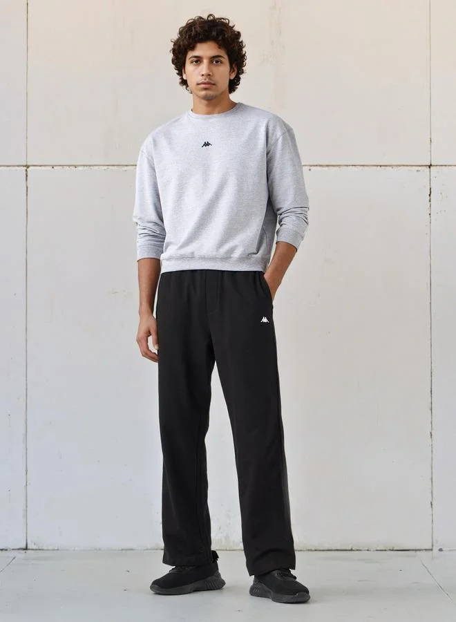 كابا سويت شيرت كابا بطبعة شعار ورقبة دائرية وأكمام طويلة