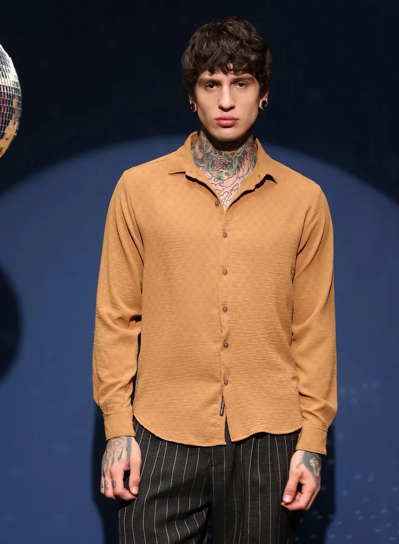 Campus Sutra Men's Sienna Brown Rhombus-Texture Shirt For Casual Wear | Spread Collar | Long Cuffed Sleeves | Button Closure | Shirt Crafted With Comfort Fit For Everyday Wear