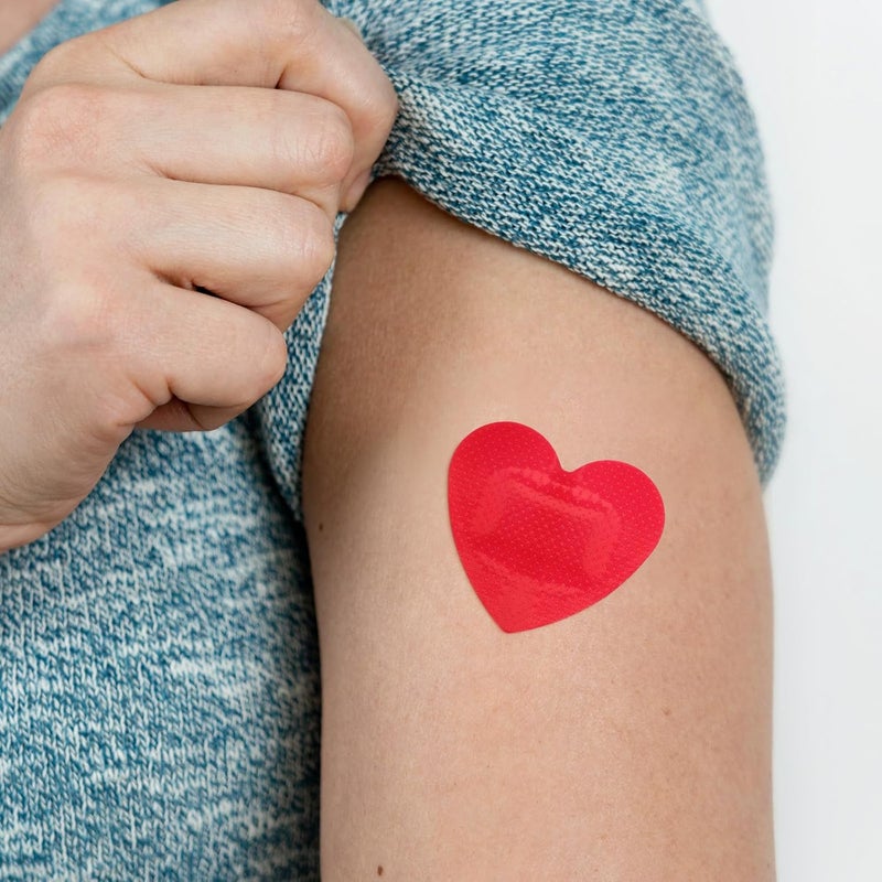 Heart-Shaped Bandages 25pcs Waterproof Adhesive Wound Covers Small Decorative First Aid Patches for Travel Daily Use - Image 5