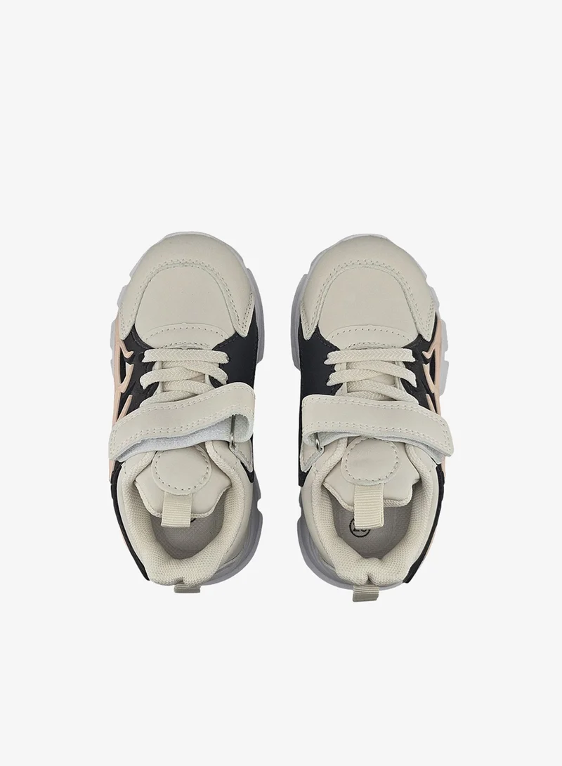 ستون أحذية للأطفال