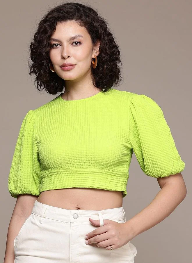 مرفوعة بلوزة قصيرة بنسيج محبوك