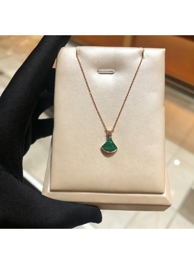 18K Rose Gold-Plated Four-Leaf Clover Fan Necklace with Peacock Green Pendant - Image 2
