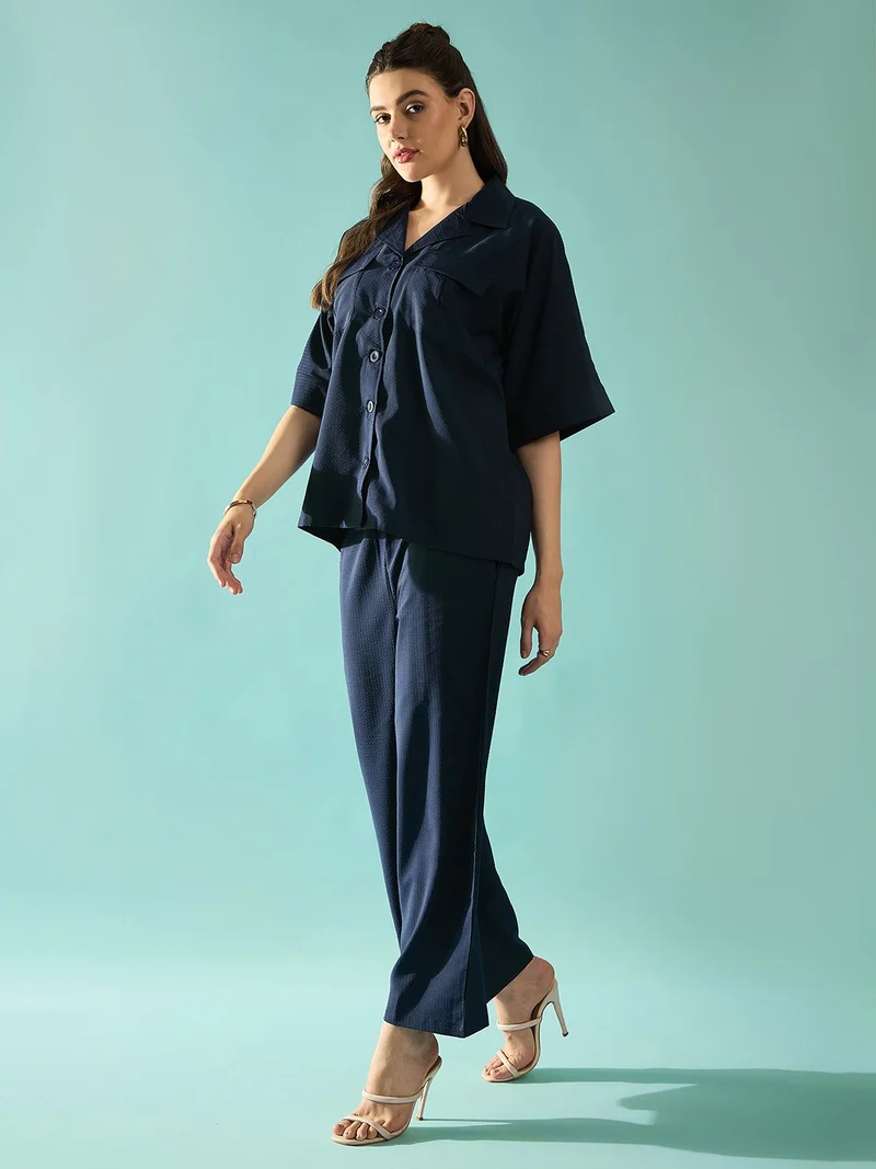 بانيت طقم متناسق (Co-ord Set) قميص فضفاض (Oversized) من قماش السيرساكر (Seersucker) مع بنطلون