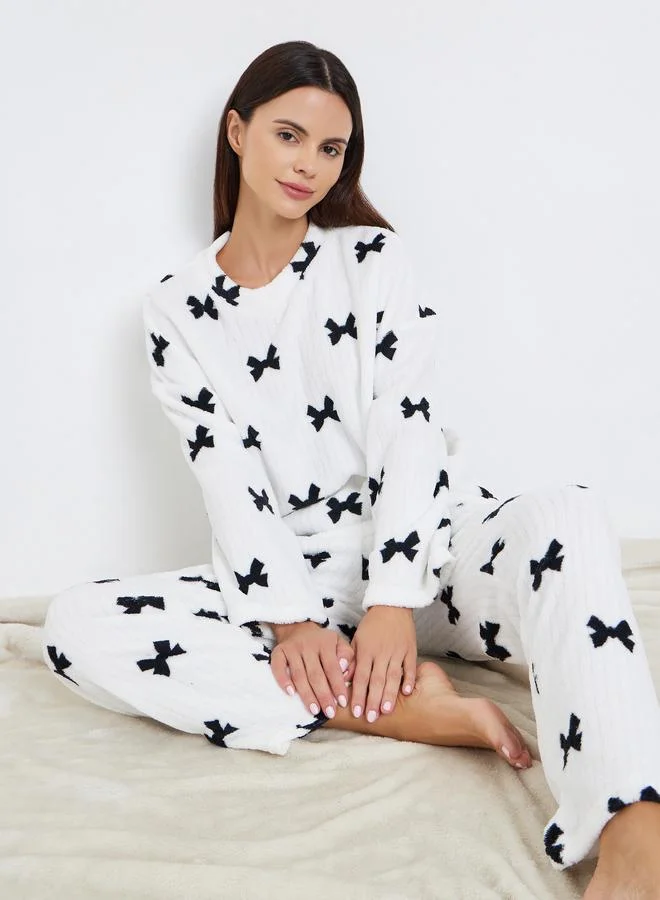 ستايلي طقم بيجاما وبلوزة فليس مضلعة بأكمام طويلة وطبعة فيونكة